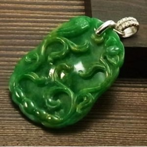 画像: 翡翠ペンダントトップ（蓮）